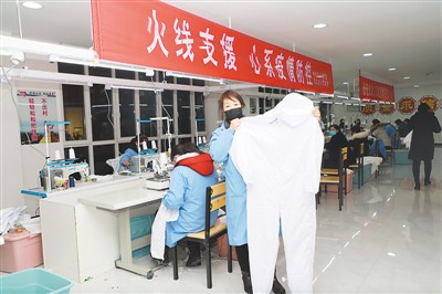 扶贫车间“变身”应急防护物资生产线