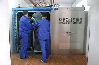 环氧乙烷具有毒性、致癌性、刺激性和致敏性,属于易燃易爆化学品,因此并不常见于日常生活消毒。一旦意外与人体接触需立即处理。