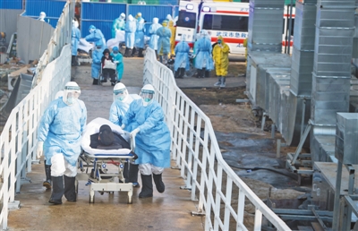 致敬无私奉献、英勇奋战的医务人员