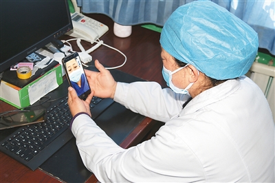 【一线抗疫群英谱】你在武汉，我在村里，咱娘俩一起努力