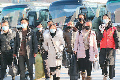 一手抓防疫一手稳就业，推动安全有序返岗复工