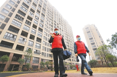 社区筑起疫情防控的坚强堡垒：宣传到位、服务