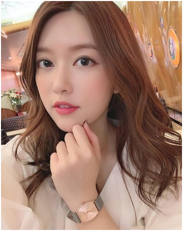 滞留武汉香港模特:日本人会说加油 香港网友却...