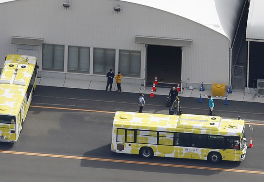 “钻石公主号”500名乘客开始下船 多国启动撤侨