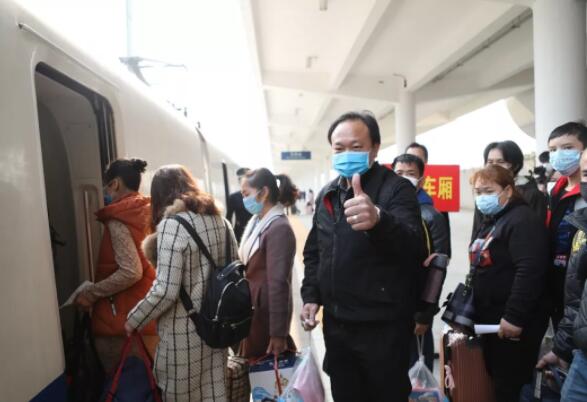 这些人有点酷，打了“动的”去上班！