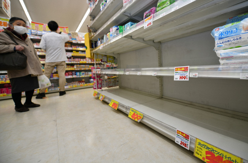 商店排长队 库存告急...日本口罩供货不足引担忧