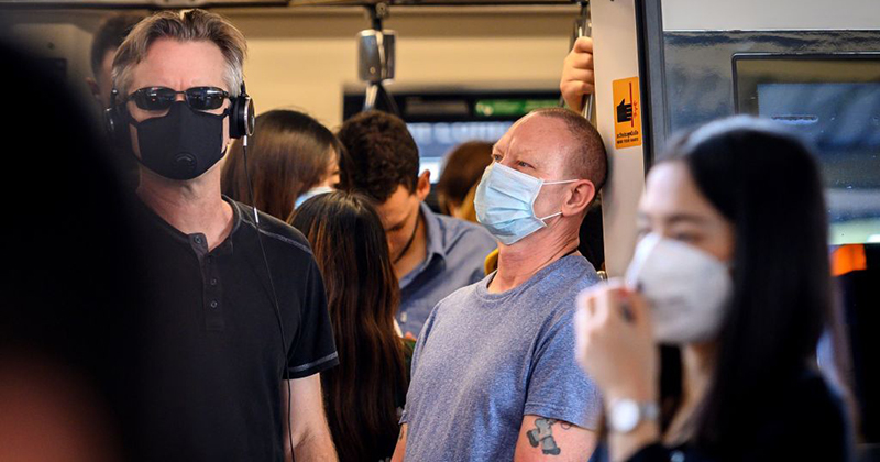 美国休斯顿民众排队买口罩：一只N95售价20美元