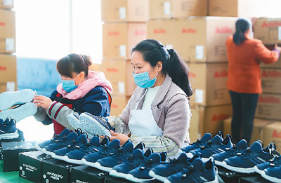 中国外贸能顶住冲击