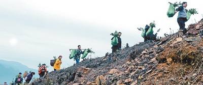 基层干部 脱贫攻坚一线忙