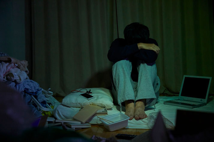 四五十岁依然单身无业 日本57万家庭在养中年啃老族