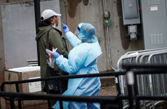 美国新确诊逾2.7万例，累计213372例，成全球首个确诊超20万国家