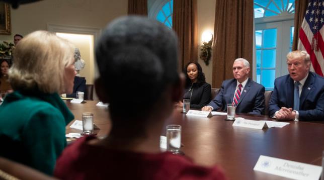 美国疫情为何大面积暴发？美智库梳理3个月来政府应对失误