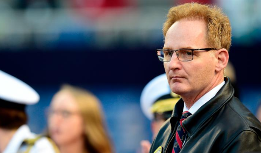 美海军代理部长批前航母舰长“愚蠢” 被要求辞职后终道歉