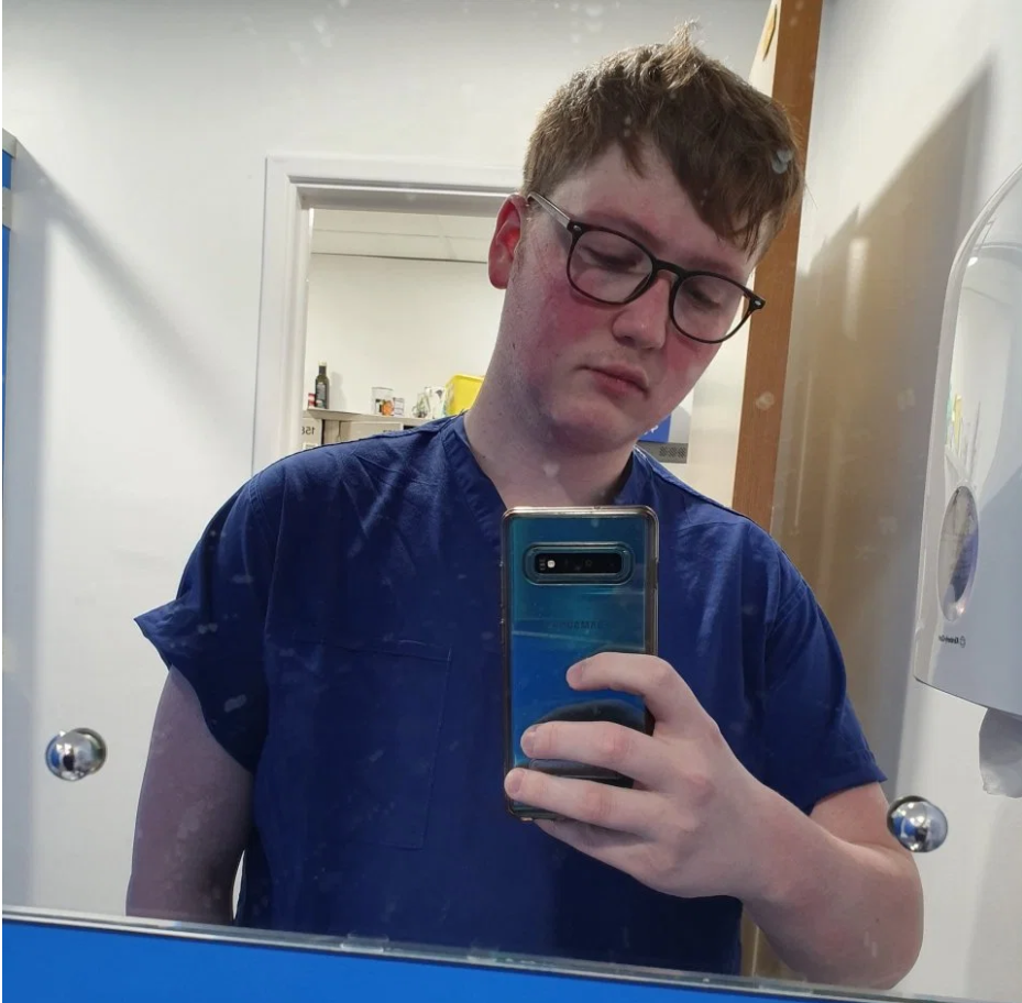 英国男护士发文恳请民众不要出门：家人病逝我还在工作