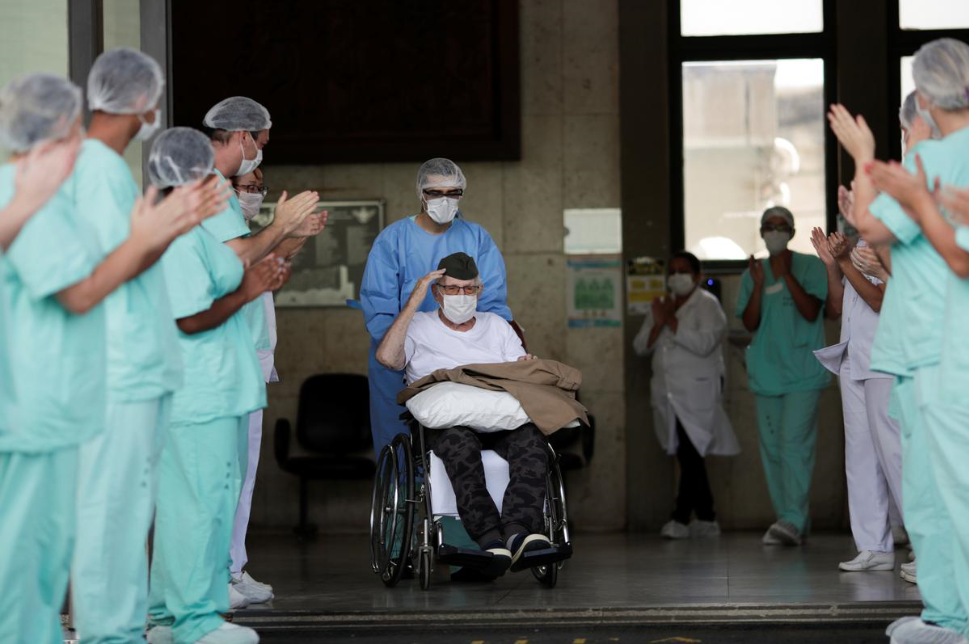 又一次胜利！巴西99岁二战老兵入院两周“击败”新冠肺炎