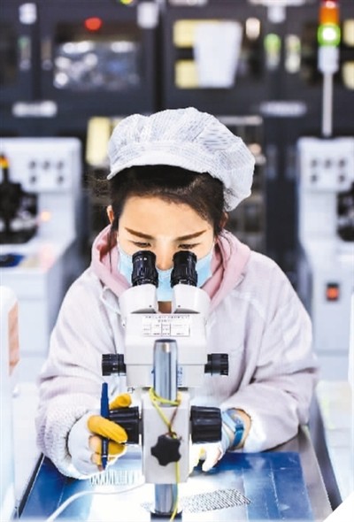 “听，机器轰鸣声响起来了！”