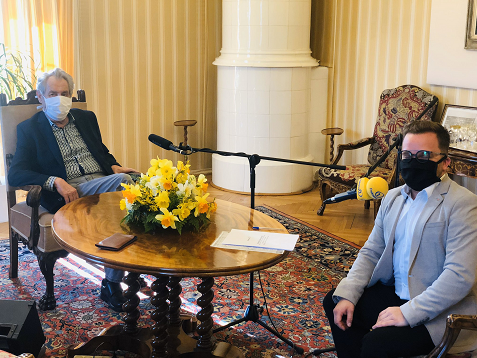 捷克总统:新冠病毒起源阴谋论可笑可悲 向中国索