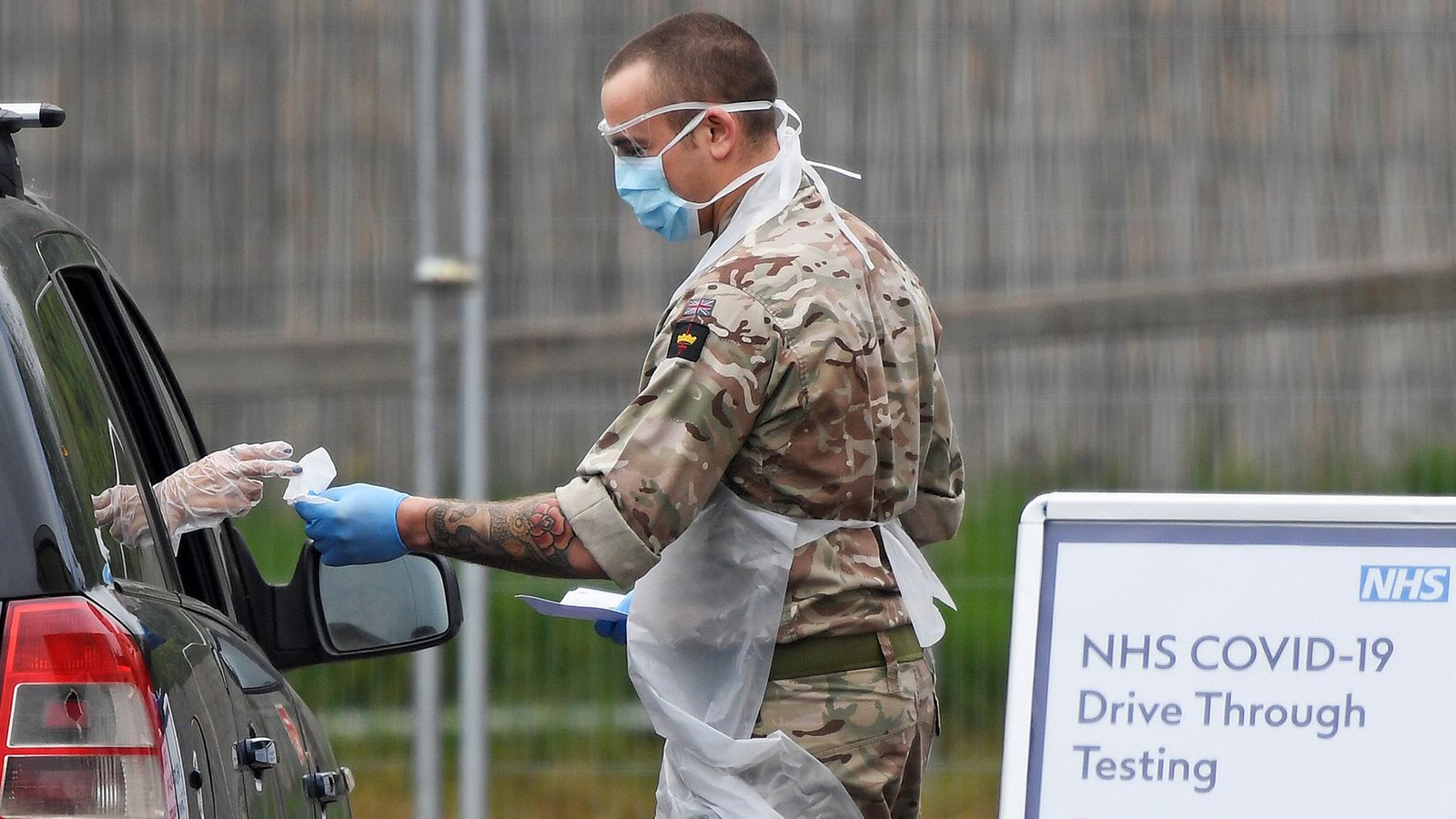 1587555044386340.jpg skynews-coronavirus-uk-drive-through-test_4974205.jpg