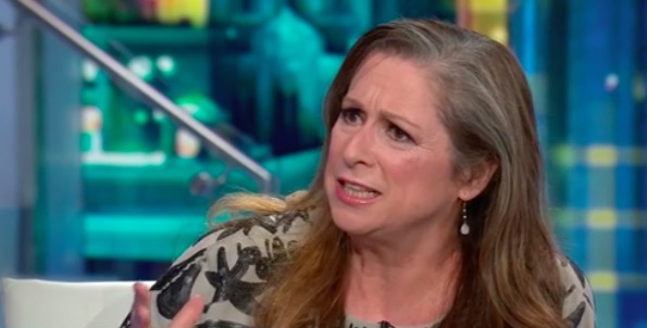 迪士尼支付高管巨额奖金 却停付10万员工工资 女