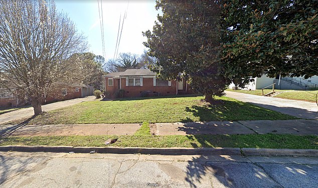 美国少年违反居家令外出 被父亲连开数枪打死