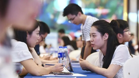 港台腔：头角发绿光 民进党当局给张经义“量身定罪”