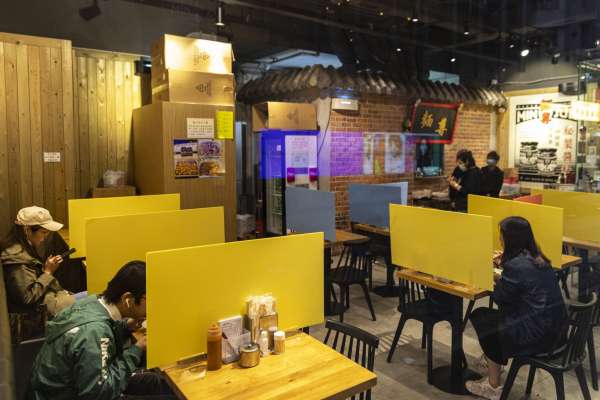 美国餐馆恢复营业在即 美媒：亚洲餐厅已提供复