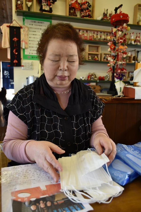 日本老人收到来自中国的意外包裹 拆开后连呼感