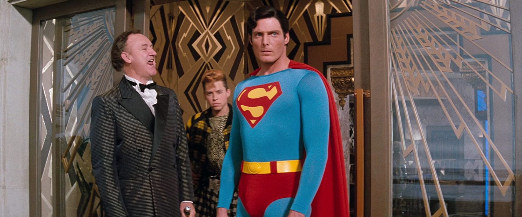 美国记者在家直播被拍到这样一幕 主持人表情亮