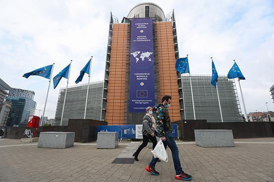 海外网评：疫情冲击下，欧美试图“改造”经济