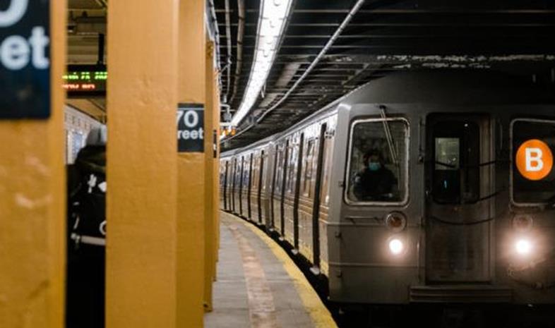 纽约地铁乘务员亲述心酸经历:同事接连死于疫情