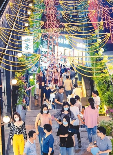 人气回升 消费回暖