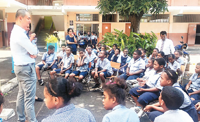 “我们和非洲兄弟共渡难关”