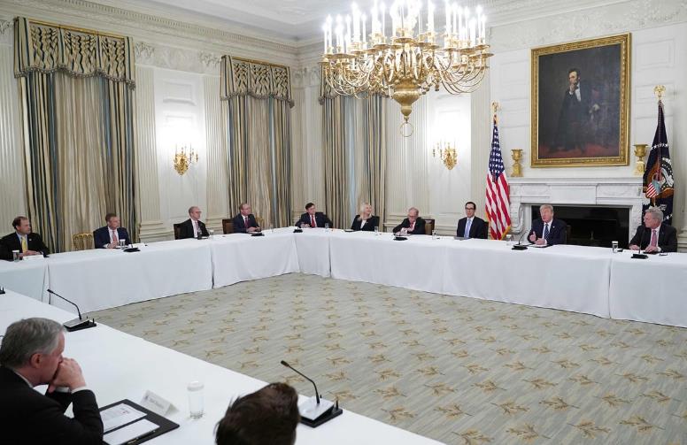 特朗普父女与彭斯身边人接连确诊 白宫防疫举措