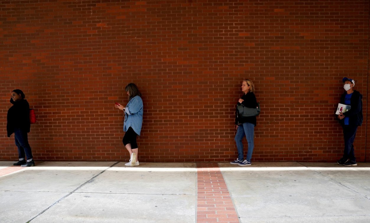 美国4月失业率再现新高 美媒：不平等现象会更加