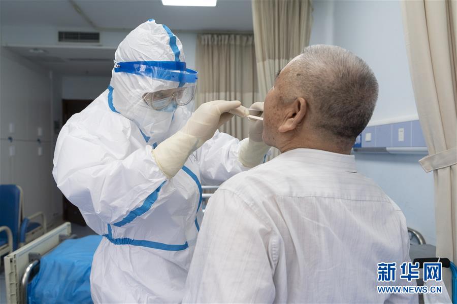 海外网评：从汶川到武汉，“迷彩绿”“天使白