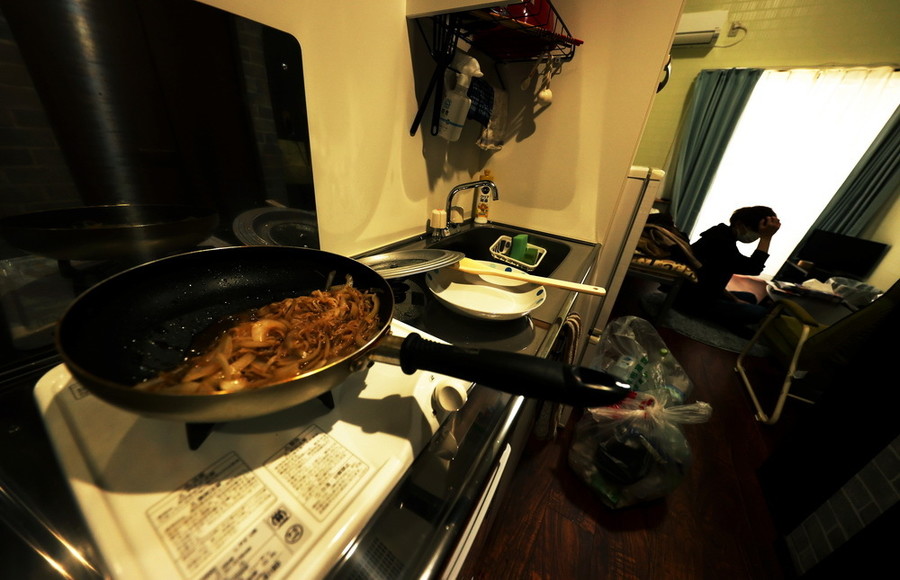 疫情下的日本贫困大学生：天天吃豆芽，面临退