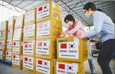 “中韩合作抗疫为全球树立了典范”