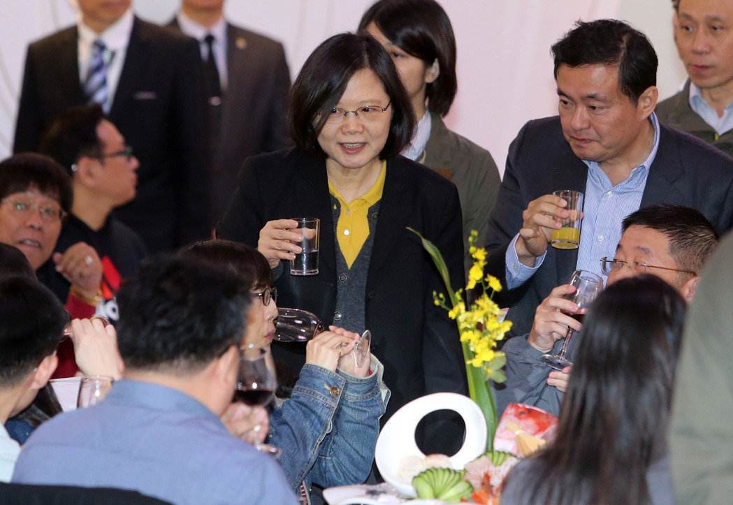 港台腔：又不删了？“台独”提案被撤回 民进党