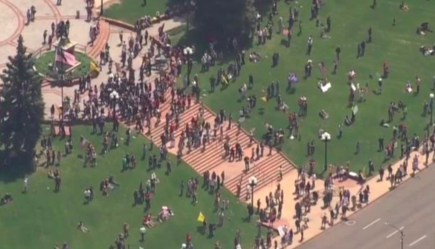 新冠肺炎确诊病例现单日最大增幅 美国得州仍推