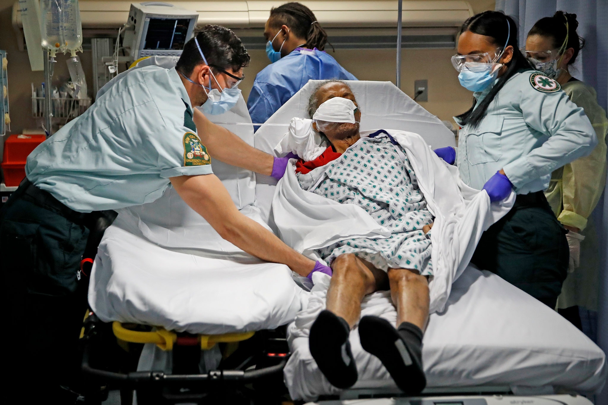 美养老院成新冠肺炎死亡聚集地 工作人员不忍感