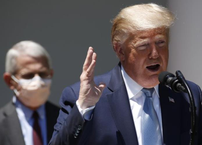 特朗普无视专家警告力推争议药物 外媒：借“烟