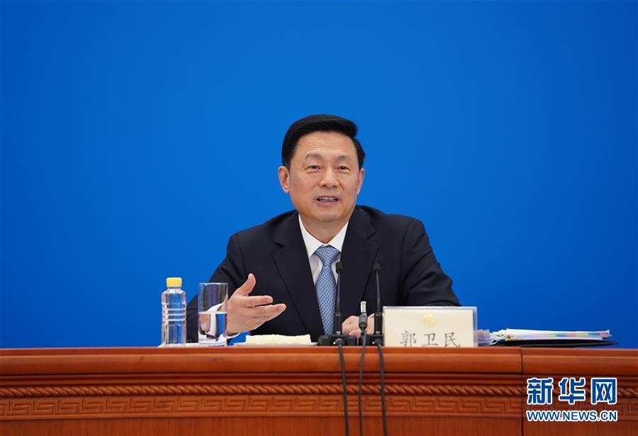 两会首场发布会回击抹黑言论 外媒：中国遏制疫