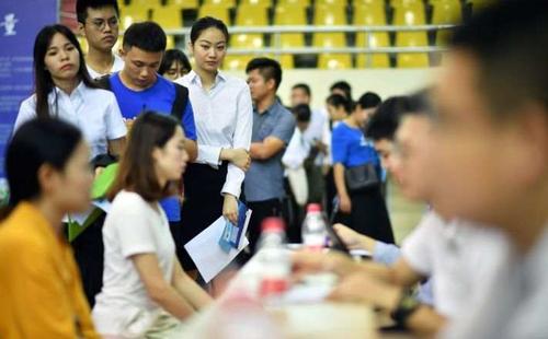 海外网评：稳就业成“硬指标”，中国发展有温