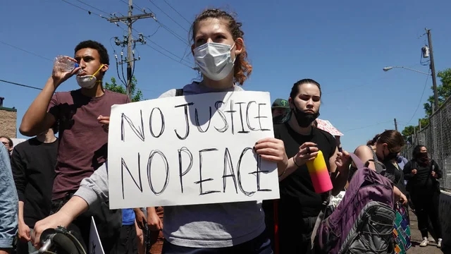 被害黑人家庭律师披露最新音频：希望指控白人