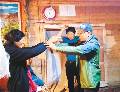 “邓医生，突及其！”