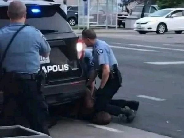 美国警察粗暴执法现场视频截图