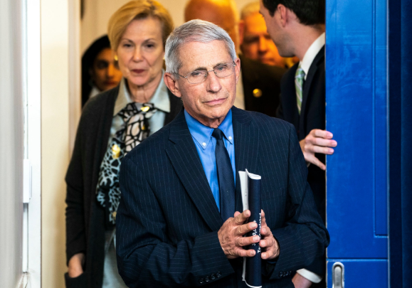 美国抗疫关键时期，福奇称已两周没与特朗普会