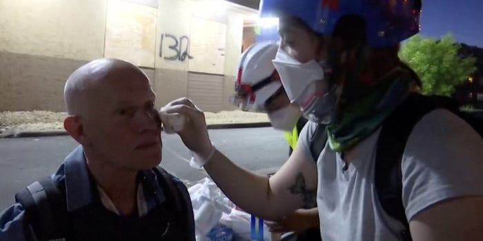 “美警无法无天！” 记者遭警察袭击百余次：被