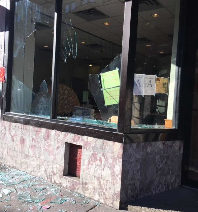 美国华人餐厅遭抗议者破坏：骚乱比疫情更可怕