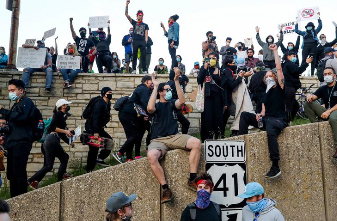 美国芝加哥发生骚乱 4人中枪2人死亡60余人被捕